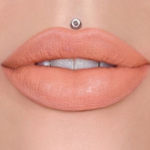 NIB❤️‍🔥"Basic HTML" 😍 Jeffree Star Velvet Trap Lipstick 💄SOLD OUT LAST 1